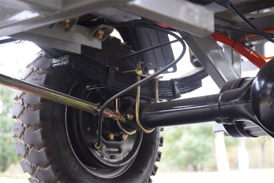液压尾板八桶（三轮）-第11张-电动垃圾车-湖北运隆新能源汽车